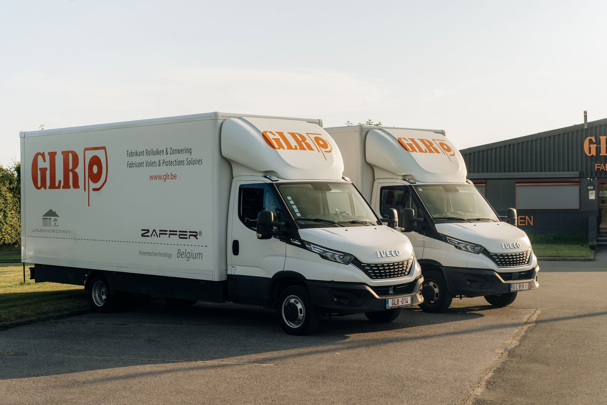 Deux camions GLR devant le bâtiment de l’entreprise à Zaventem